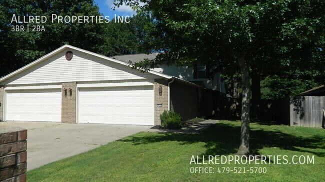 Foto del edificio - 822 N Daisy Ln