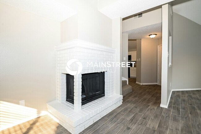 Building Photo - 3 Bedroom Pet-Friendly Home in Mesquite, TX with Main Street Renewal