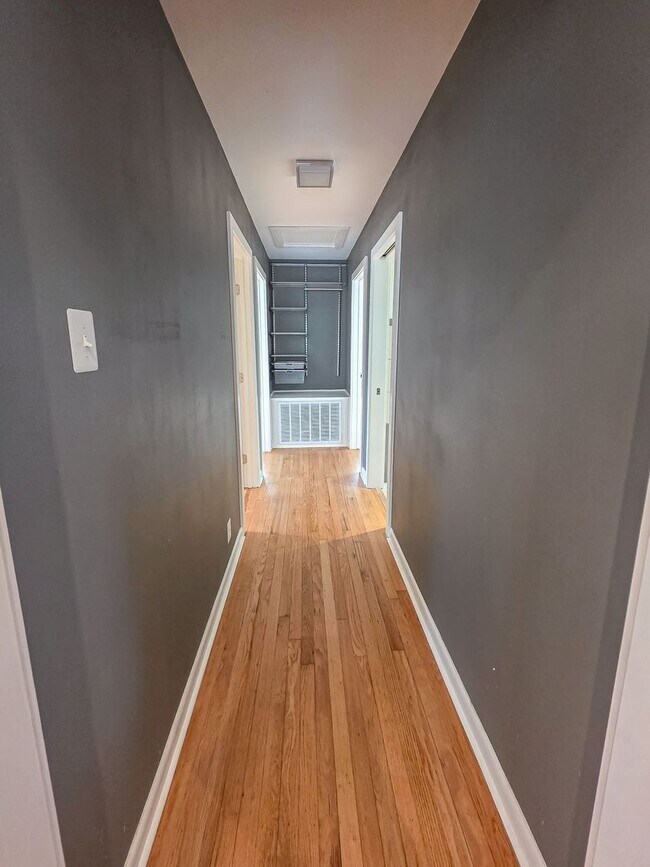 Foto del edificio - Renovated 3-bedroom/1-bath + Bonus Room in South Austin