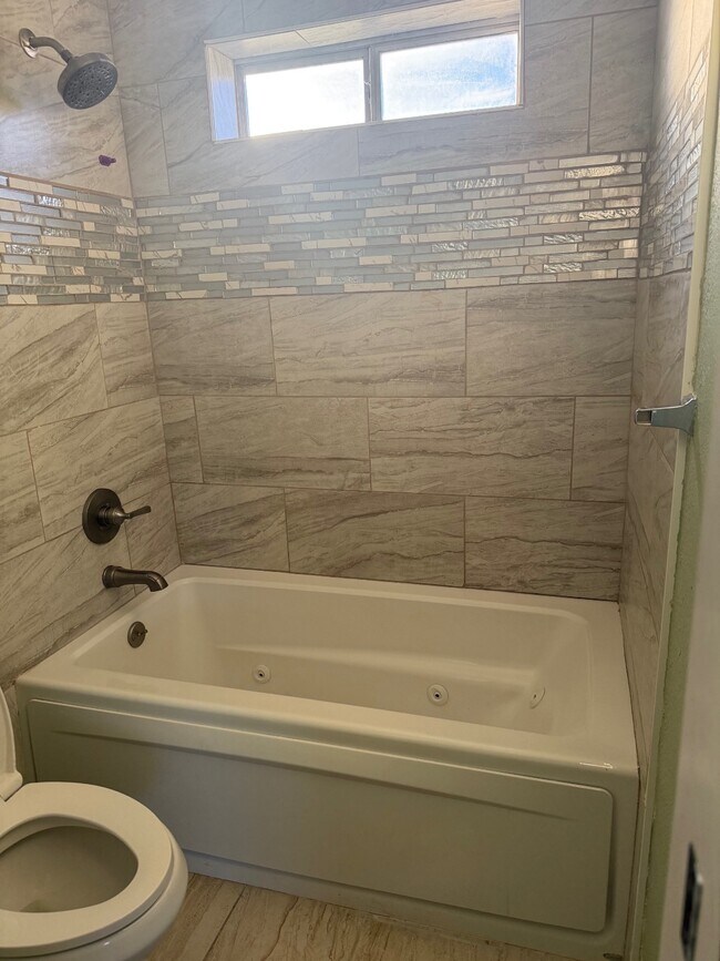 Foto del edificio - 2668 W 12th Pl