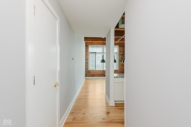 Building Photo - 430 N Park Ave