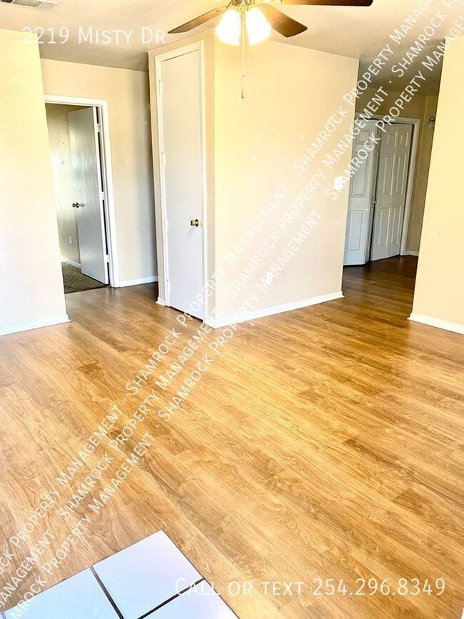 Building Photo - 2/1 Fourplex in Midway ISD!