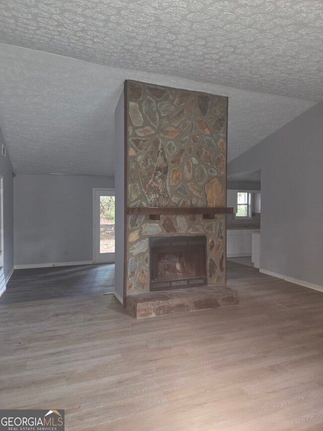 Foto del edificio - 139 River Oaks Dr