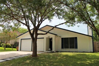 Building Photo - 6806 Lunar Dr