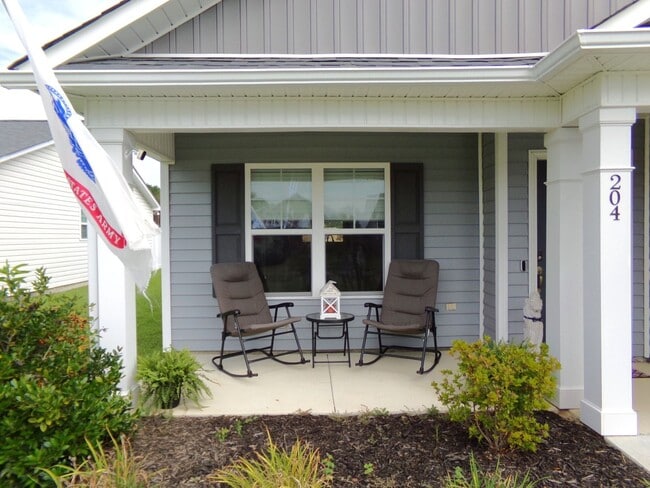 Building Photo - Modern Comfort Meets Southern Charm in Wes...