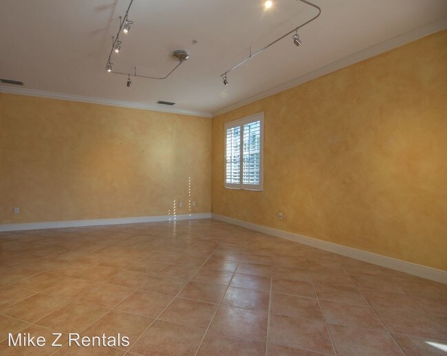 Building Photo - 1590 Clermont Dr
