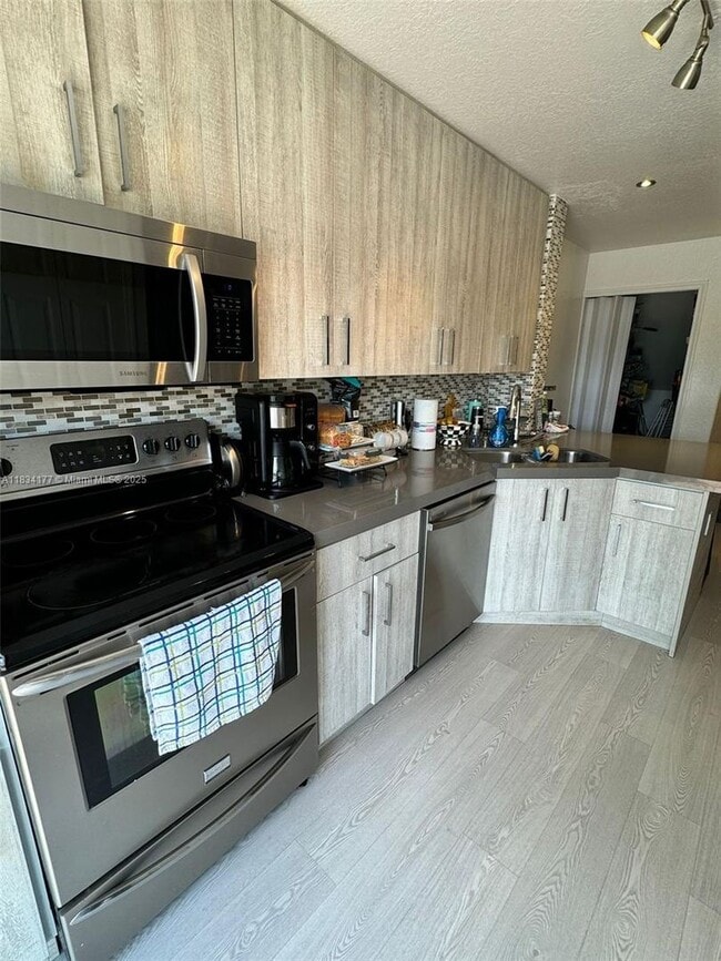 Foto del edificio - 5755 NW 109th Ave