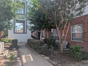 Building Photo - 6289 Wilcrest Dr