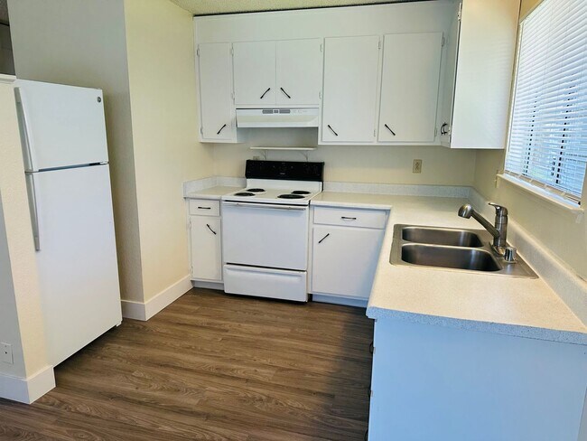 Building Photo - 2650 Woodridge Court