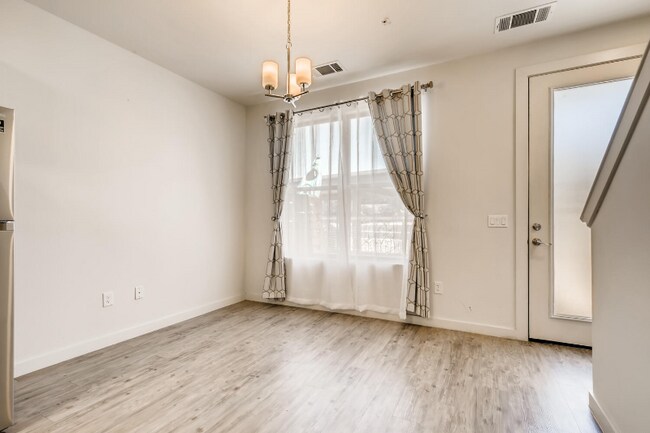 Foto del edificio - 7805 Cooper Ln