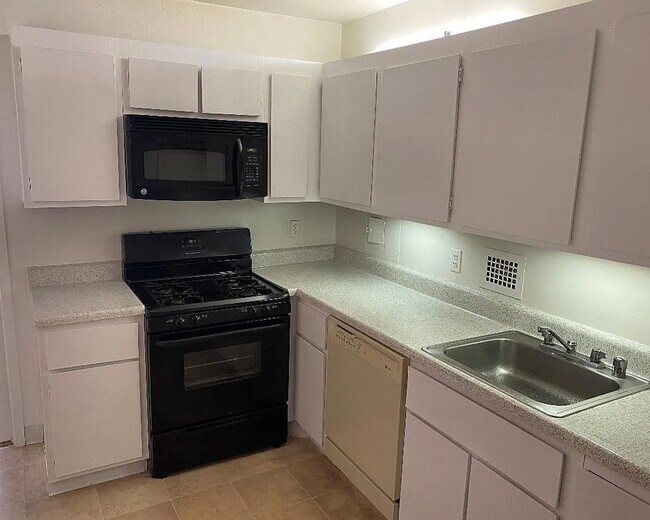 Foto del edificio - 5500 Friendship Blvd
