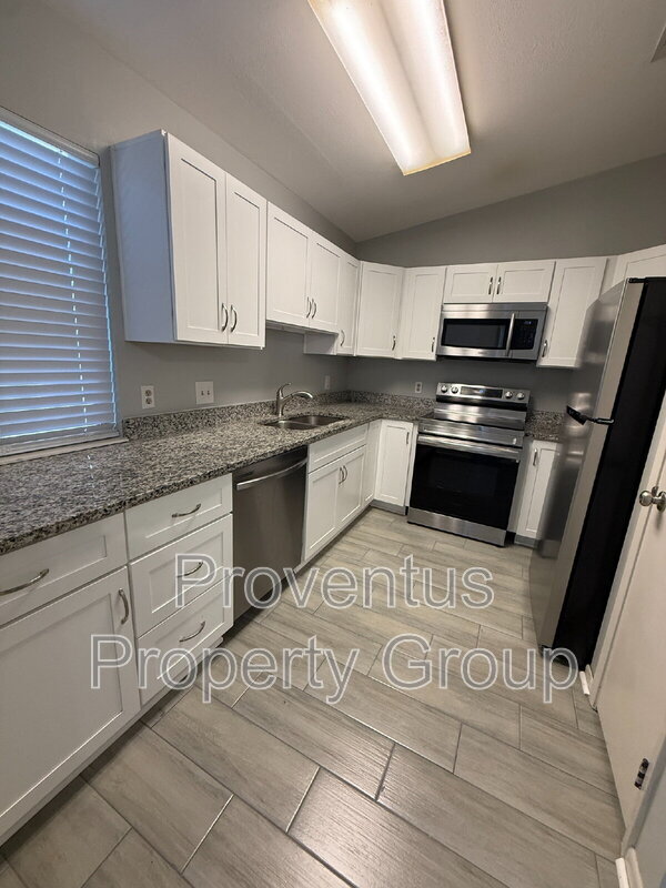 Foto del edificio - 1330 Pinnacle Dr
