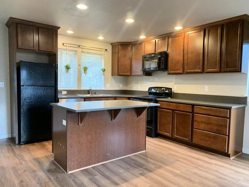Foto del edificio - Hop on This Updated Two Bedroom with a Den-Licton Springs Townhome!