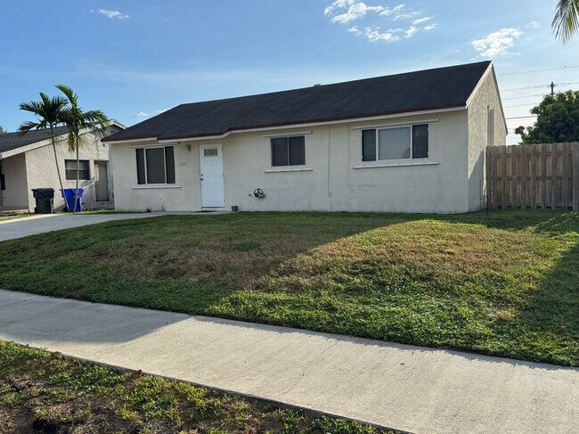 Building Photo - 3220 N 73rd Ter