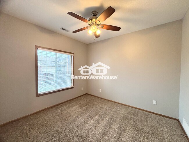 Building Photo - 2000 Meadow Ct