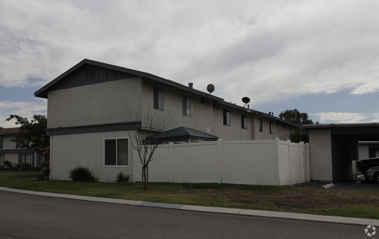 Primary Photo - 16751 Village Ln