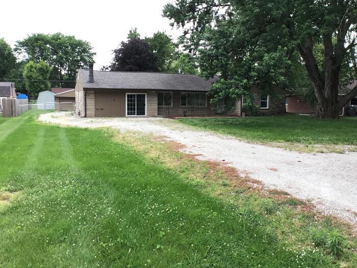 Primary Photo - 765 E Stop 11 Rd