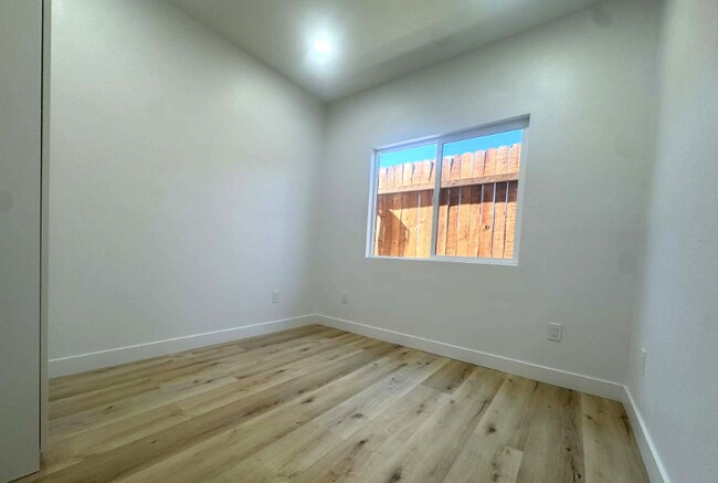 Foto del edificio - 8358 Menkar Rd