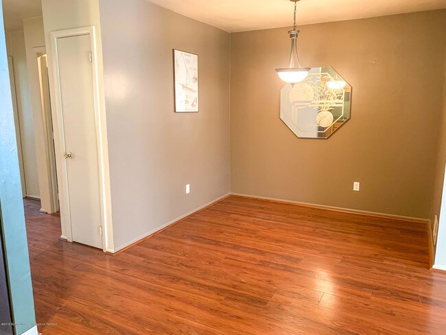 Foto del edificio - 36 Sutton Dr