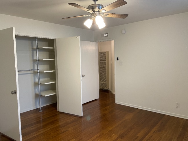 Building Photo - 1122 S Clark Dr