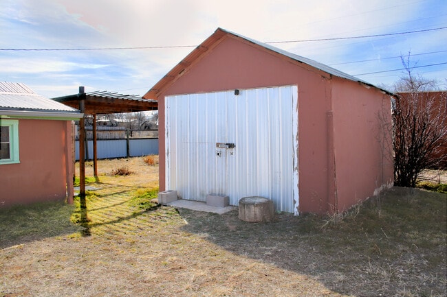 Storage/work shed (included in rent) - 301 Sunset Ave N