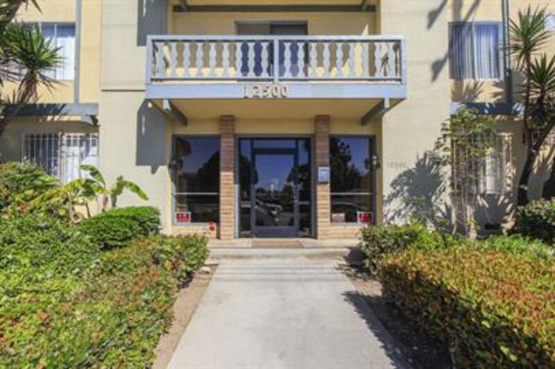 Foto principal - 12500 Culver Blvd
