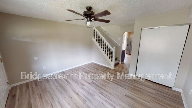 Foto del edificio - 117 Powell Ave