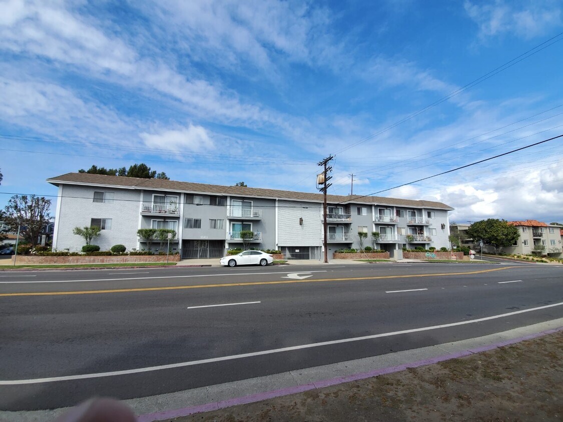 Foto del edificio - 11007 Palms Blvd