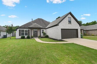 Building Photo - 905 Overture Dr
