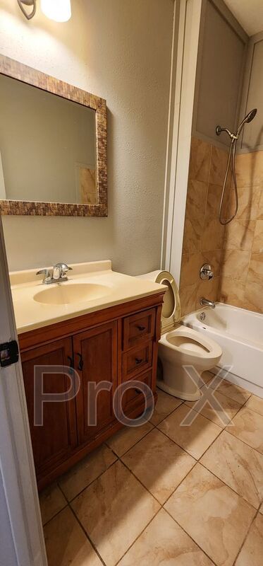 Building Photo - 901 S Sergeant Ave