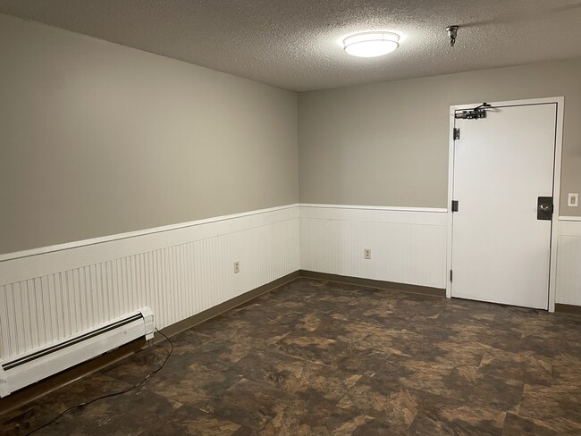Building Photo - 1204 Plainview Ln