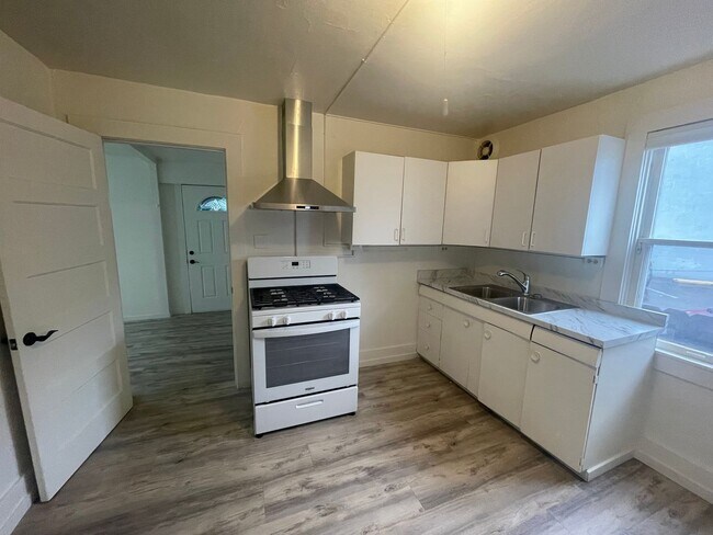 Foto del edificio - Little Italy - Charming 2 BR Cottage with ...