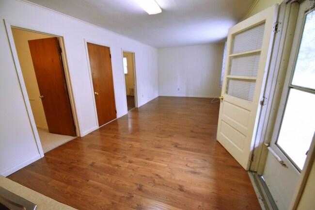 Building Photo - 1 Oakwood Dr