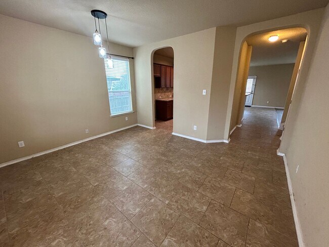 Building Photo - MUST SEE! 2-Story 4 Bedroom / 2.5 Bath Hom...