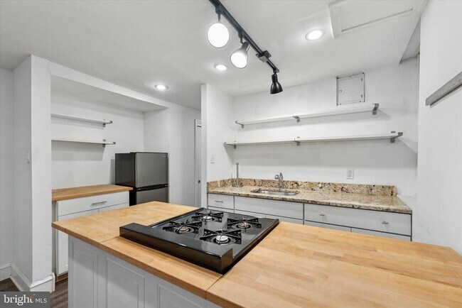 Foto del edificio - 240 S 13th St