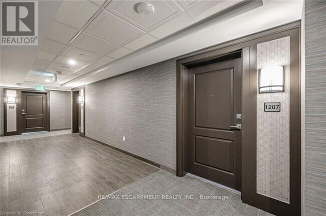 Photo du bâtiment - 450-1450 Dundas St E