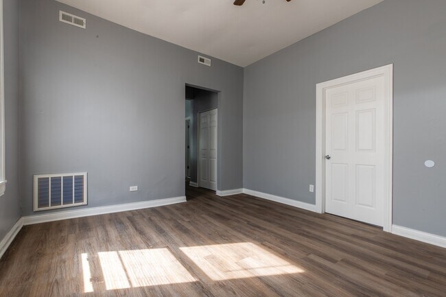 Foto del edificio - 1432 N Western Ave