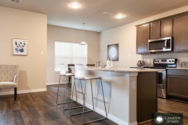 Building Photo - 675 Pinnacle Dr