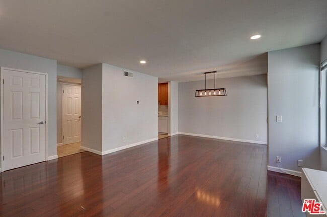 Foto del edificio - 1275 Seacliff Ct