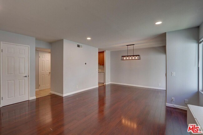 Building Photo - 1275 Seacliff Ct