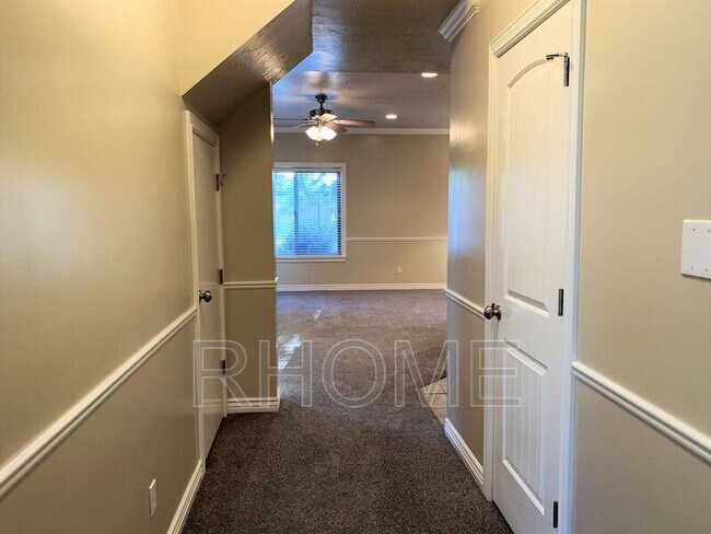 Building Photo - 6779 Sienna Park Ln