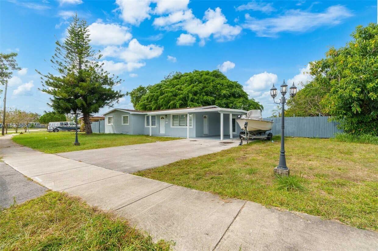 Foto principal - 4321 NW 12th Terrace