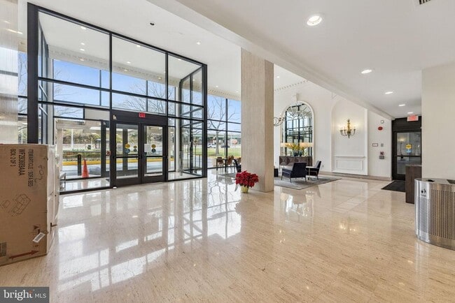 Building Photo - 1300 Army Navy Dr