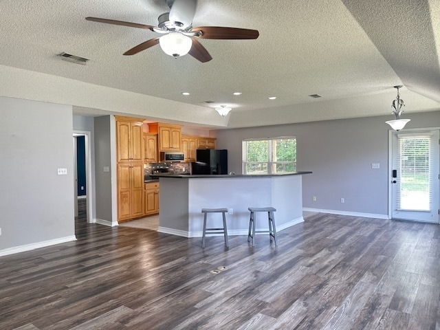 Foto del edificio - Welcome Home to this 3/2 beautifully Designed for both Relaxation & Entertaining