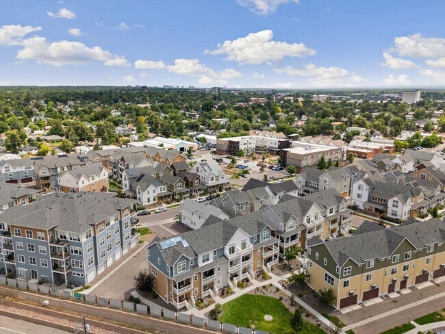 Foto del edificio - Beautiful, updated 3 bedroom townhome!