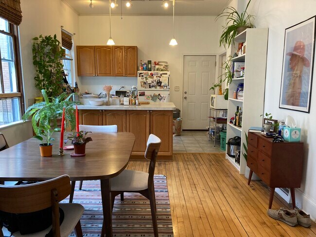 Foto del edificio - 2909 W Dickens Ave