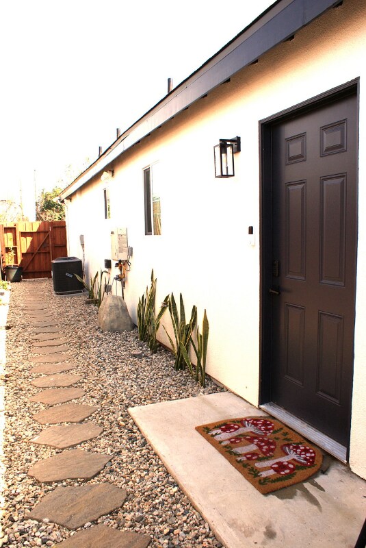 Foto del edificio - 7063 Aura Ave