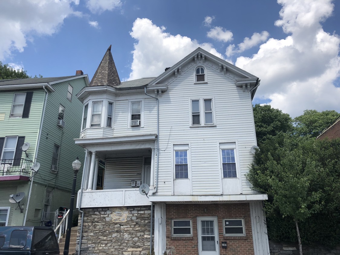 Primary Photo - 249 N Front St
