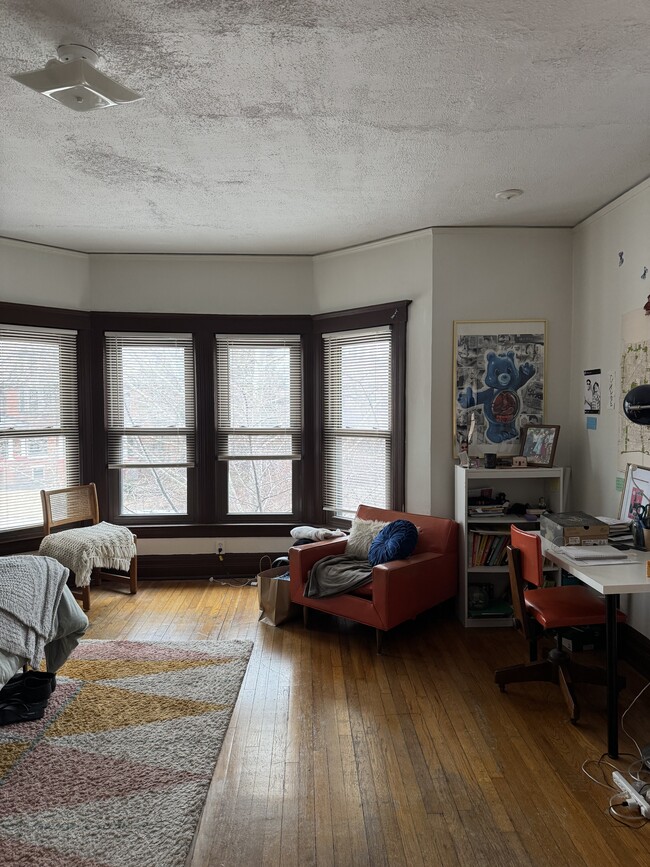 Foto del edificio - 4431 Commonwealth St