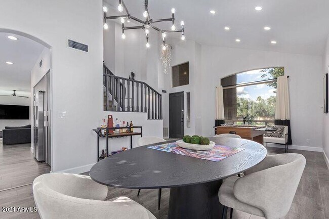 Foto del edificio - 6449 E Paradise Ln